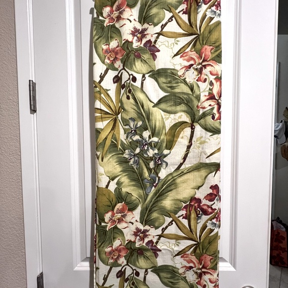 Tommy Bahama Paradise Point Tablecloth Printed Cotton/Poly Blend 84x60 - Picture 1 of 3